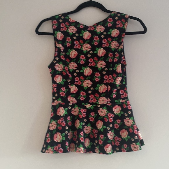 Rose printed black peplum top - Picture 3 of 3